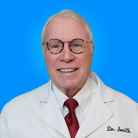 Dr. Edward Smith, médico supervisor de Backfit Gilbert