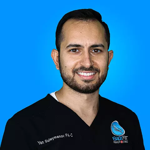 Yan Suleymanov, asistente médico en BackFit Phoenix